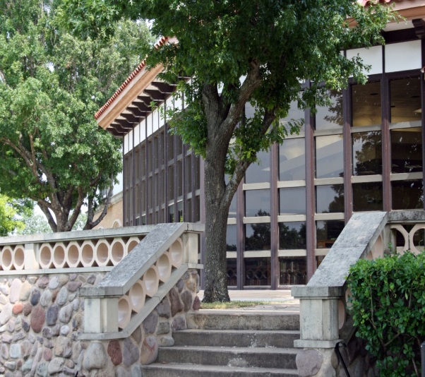 Outside steps leading to the Oveta Culp Hobby Memorial Library